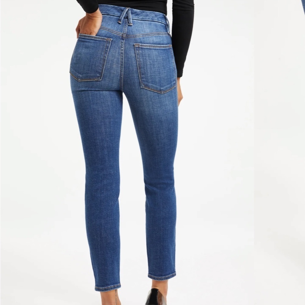 Good American Classic Slim Straight Jeans - Picture 2 of 10